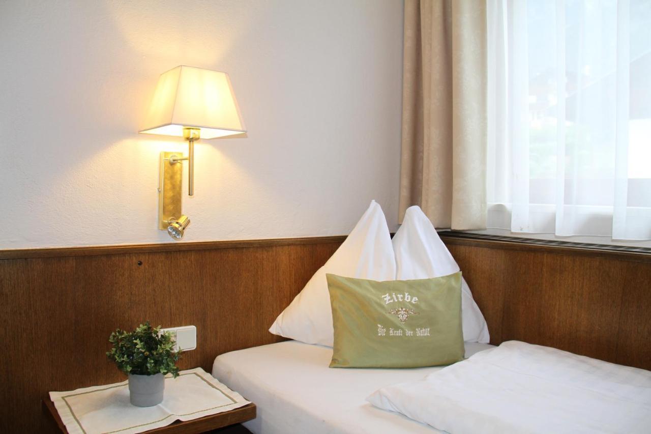 Hotel Montana Telfes im Stubai Bagian luar foto
